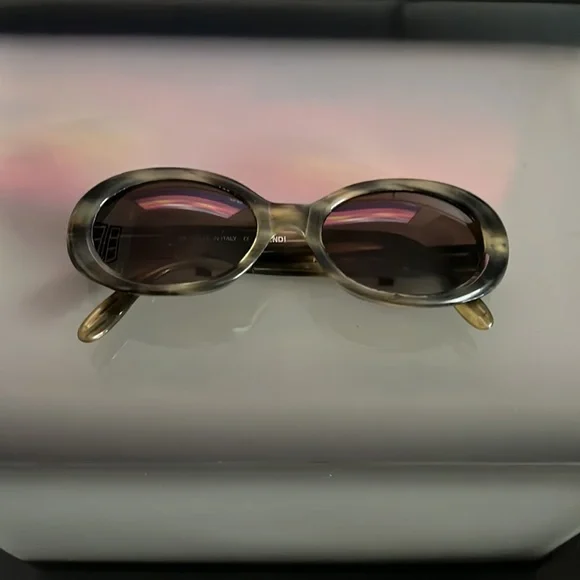 Fendi Gray Horn Sunglasses - Italy display picture 3